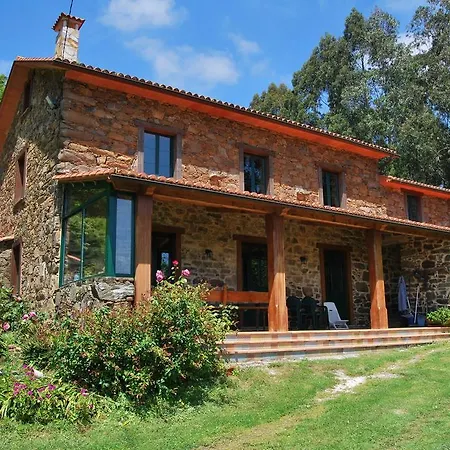 Casa As Naveiras 度假居 *